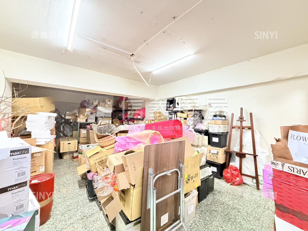 渭水路公園旁邊間黃金店面房屋室內格局與周邊環境