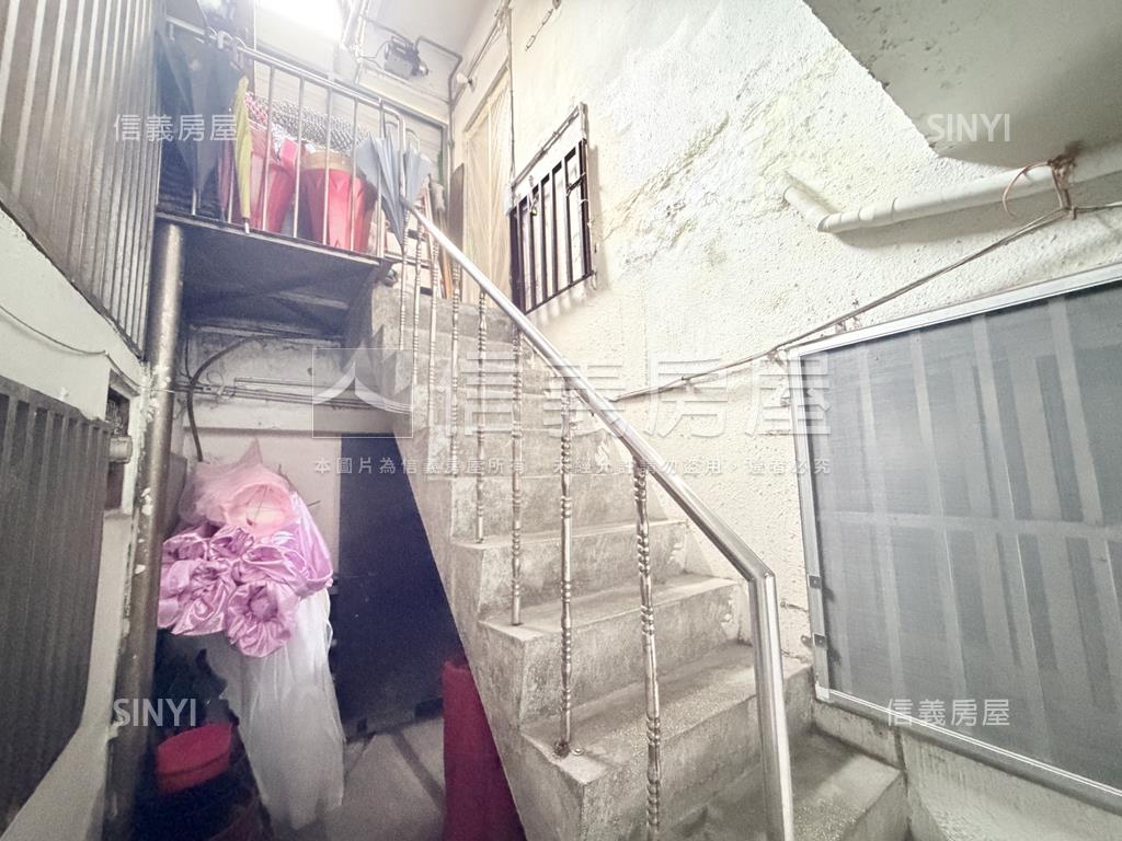 渭水路公園旁邊間黃金店面房屋室內格局與周邊環境