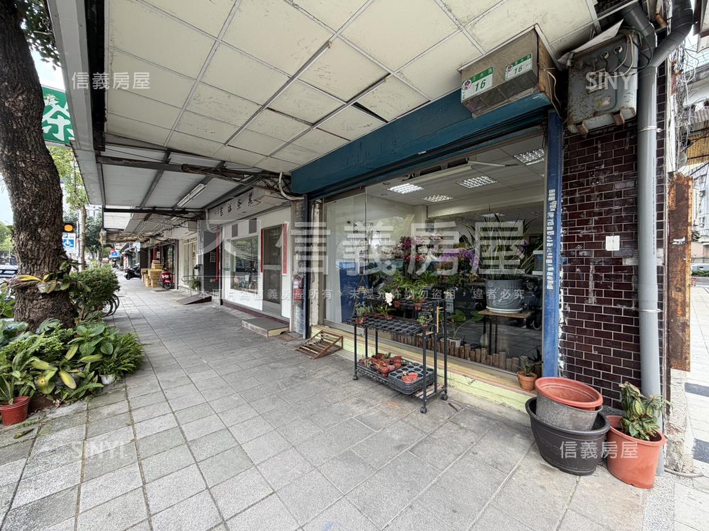 渭水路公園旁邊間黃金店面房屋室內格局與周邊環境