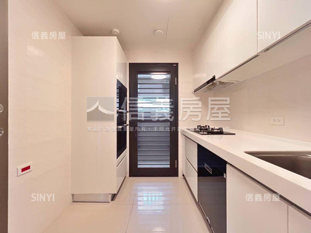 Ａ７富宇上城３房車位房屋室內格局與周邊環境