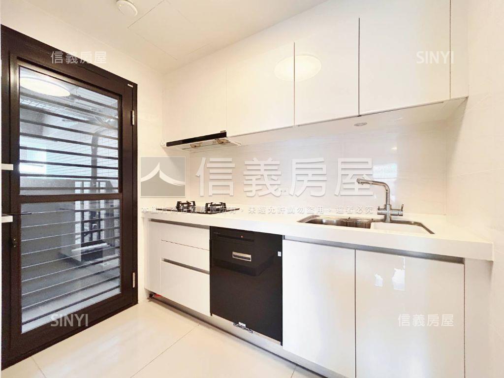 Ａ７富宇上城３房車位房屋室內格局與周邊環境