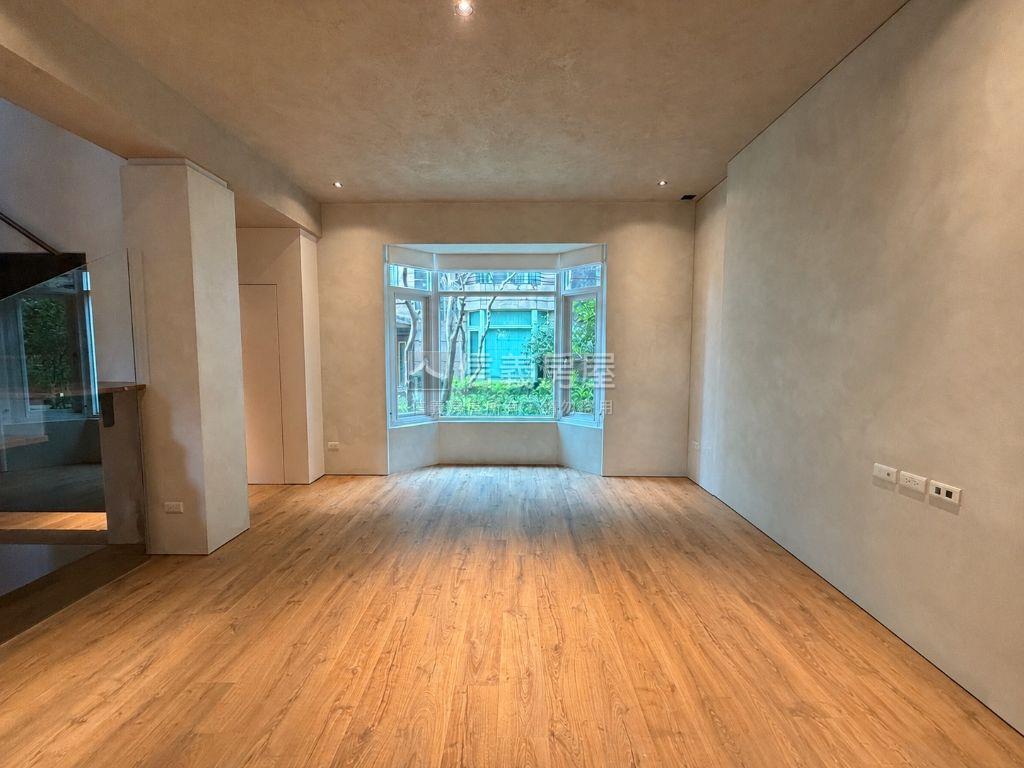 專任四期精美裝潢電梯別墅房屋室內格局與周邊環境