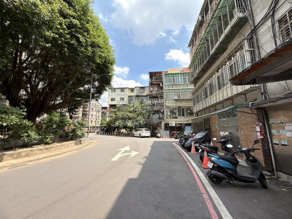 近板橋邊間大空間房屋室內格局與周邊環境