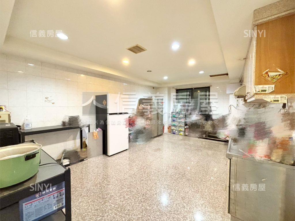 大地坪醒目三角窗黃金透店房屋室內格局與周邊環境