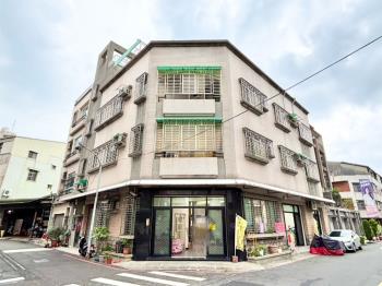 大地坪醒目三角窗黃金透店