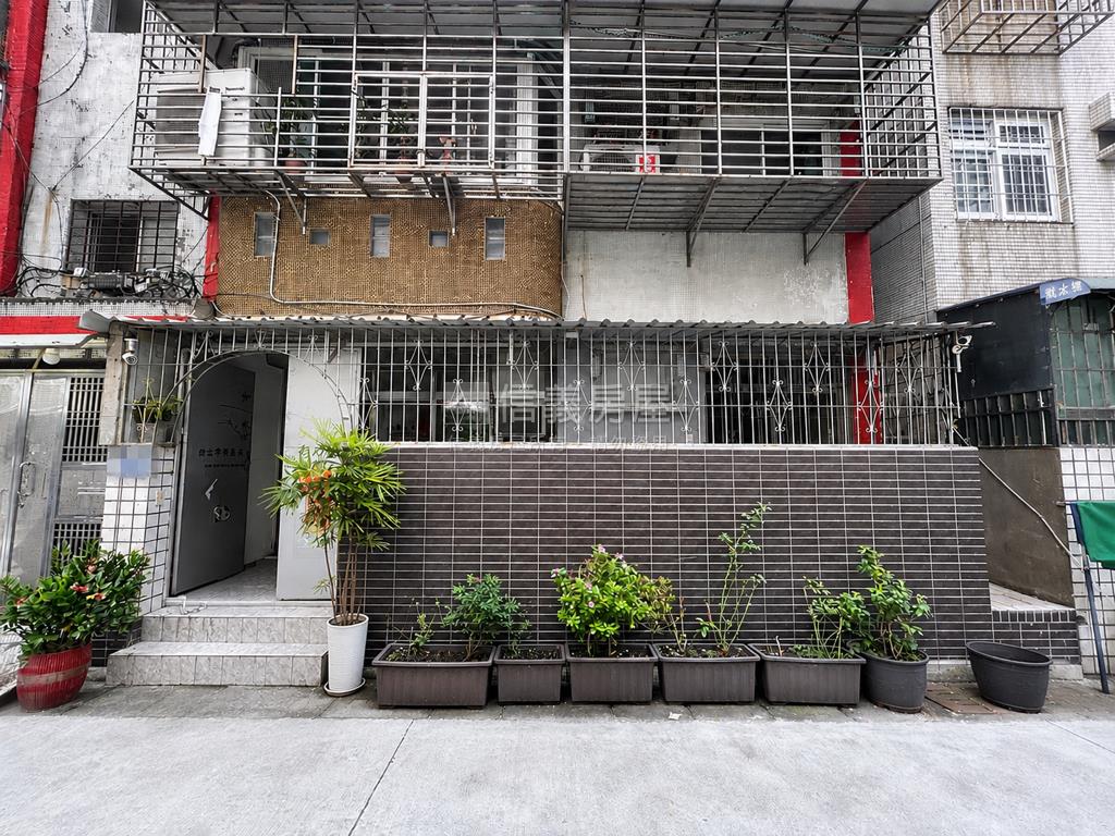 亞灣面寬８米公寓一樓房屋室內格局與周邊環境