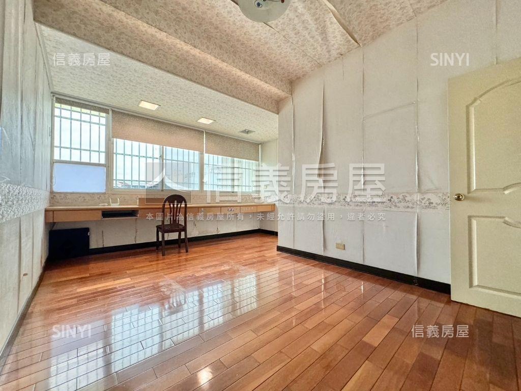 近勝利國小花園前後雙車墅房屋室內格局與周邊環境