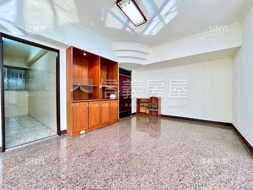 單坪２３萬未來藍線梯兩房房屋室內格局與周邊環境