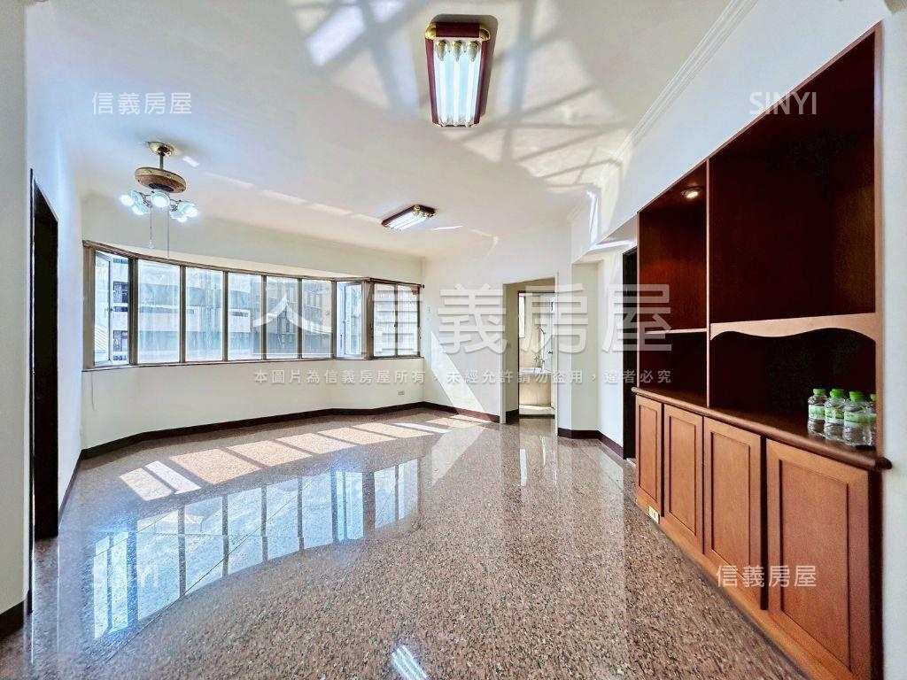 單坪２３萬未來藍線梯兩房房屋室內格局與周邊環境