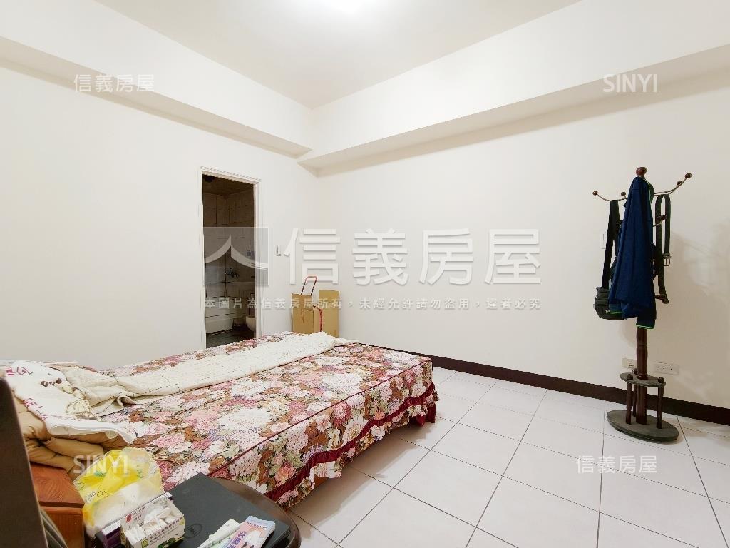 凹子底捷運景觀採光大四房房屋室內格局與周邊環境