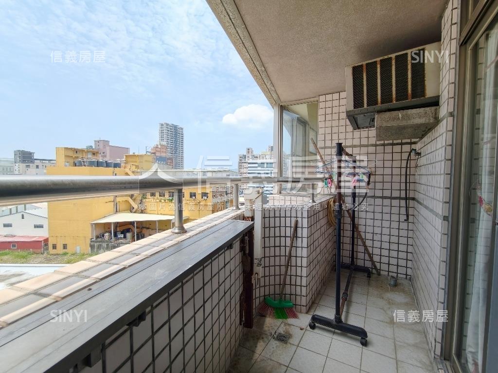 凹子底捷運景觀採光大四房房屋室內格局與周邊環境
