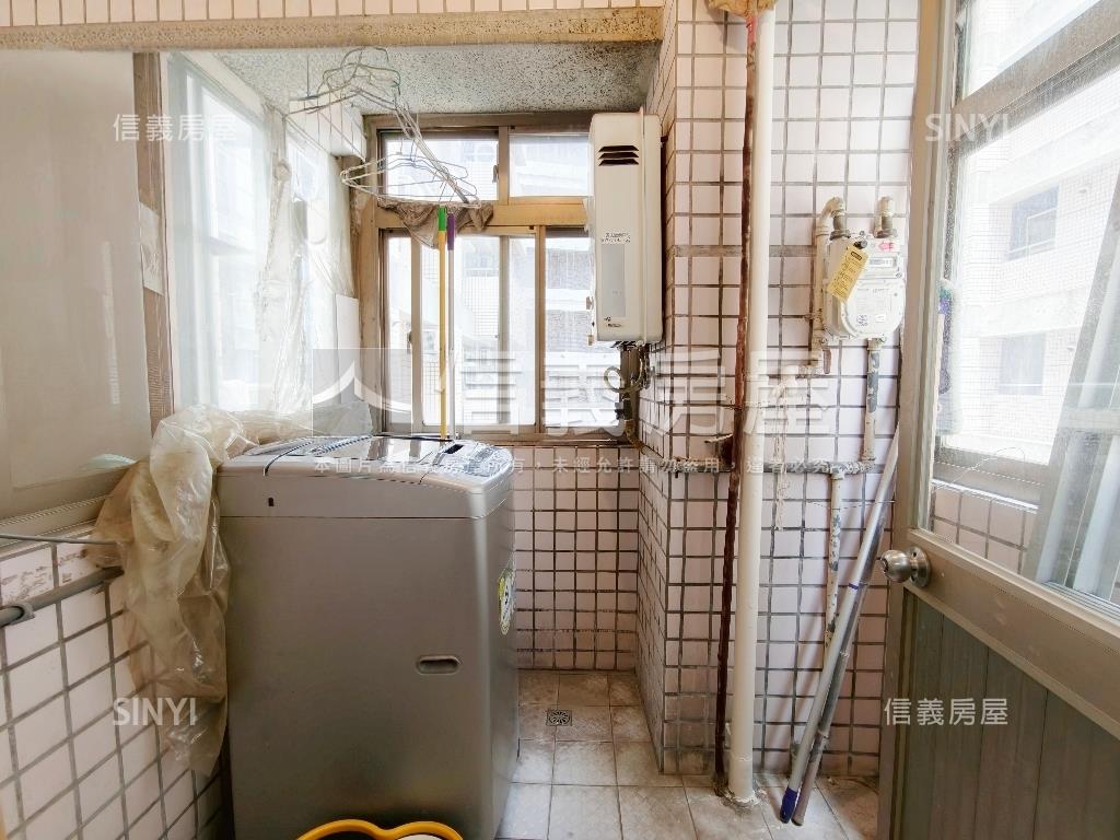 凹子底捷運景觀採光大四房房屋室內格局與周邊環境