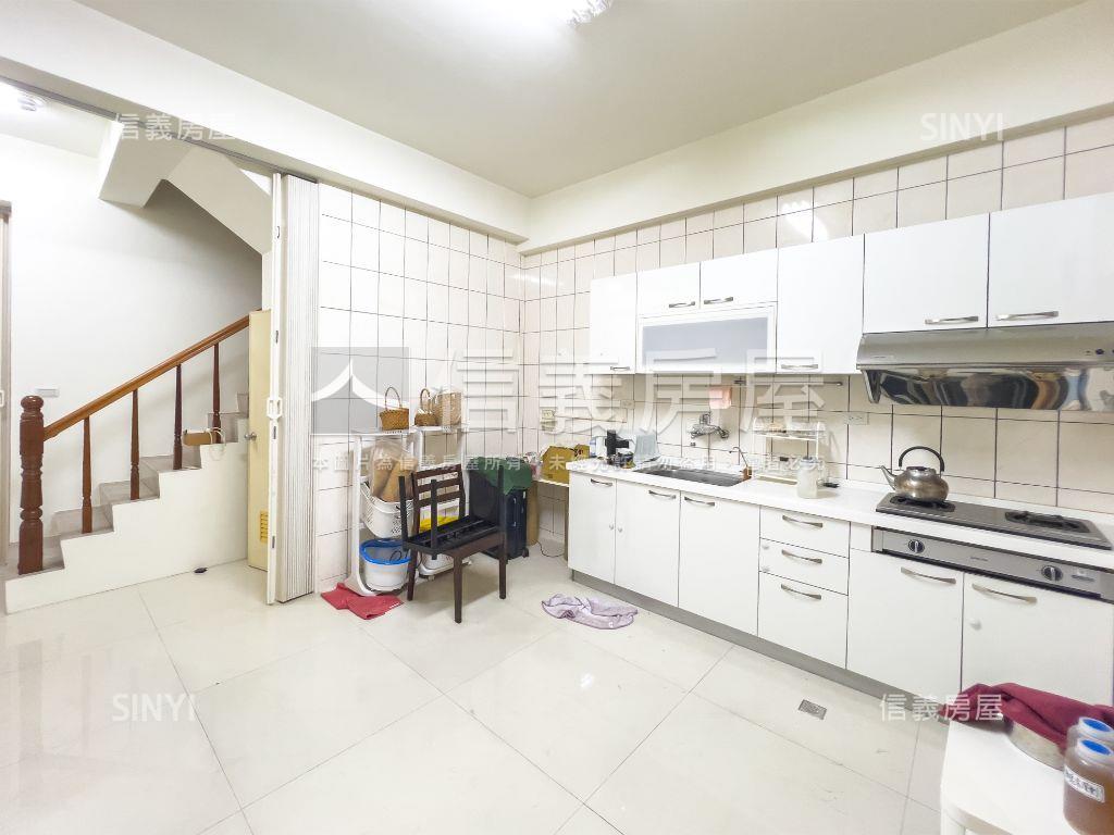 近７４震後車庫好棒棒透天房屋室內格局與周邊環境