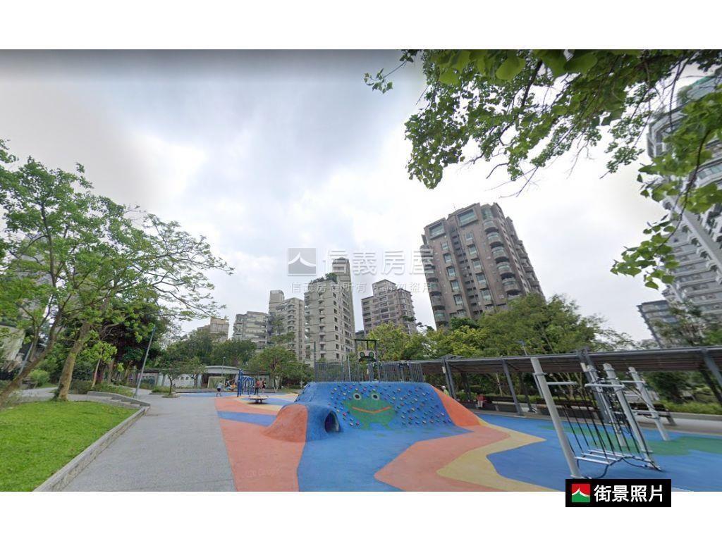 信義區透天土地約３５坪房屋室內格局與周邊環境