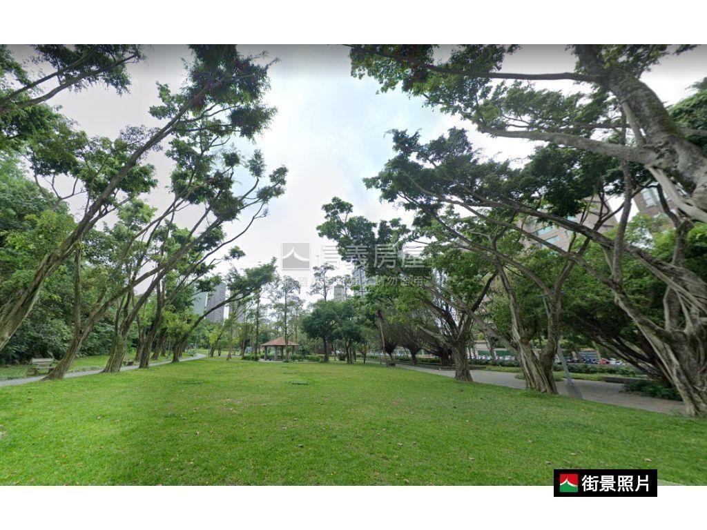 信義區透天土地約３５坪房屋室內格局與周邊環境