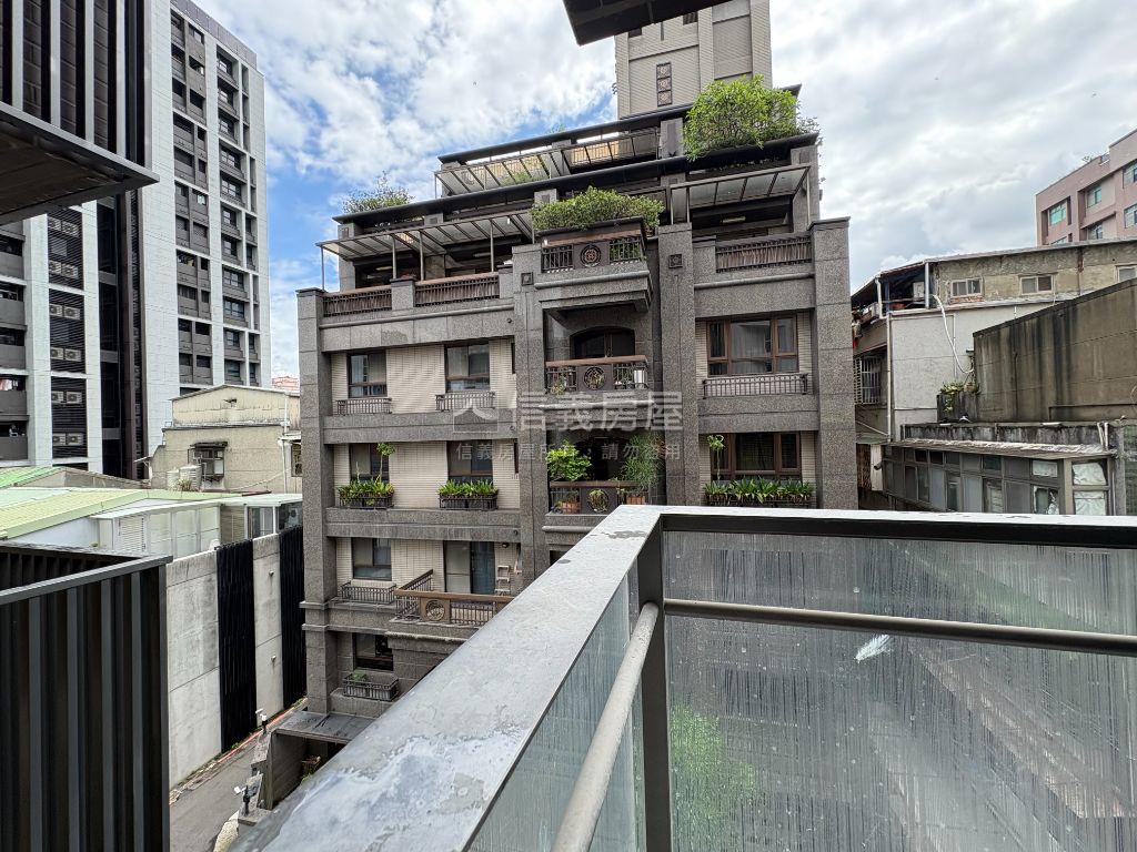 仁愛臻寶６樓房屋室內格局與周邊環境
