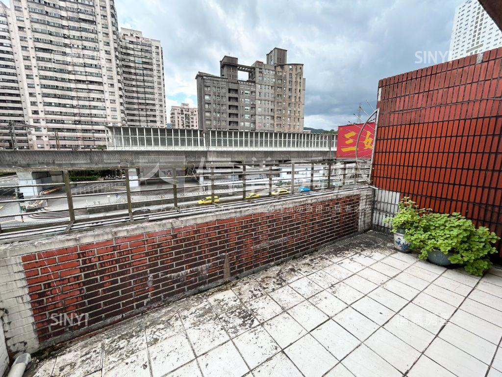 汐科站前透天店面房屋室內格局與周邊環境