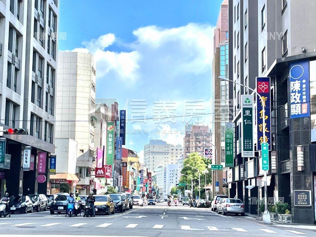 衛道新世界透店臨Ｔ字路口房屋室內格局與周邊環境