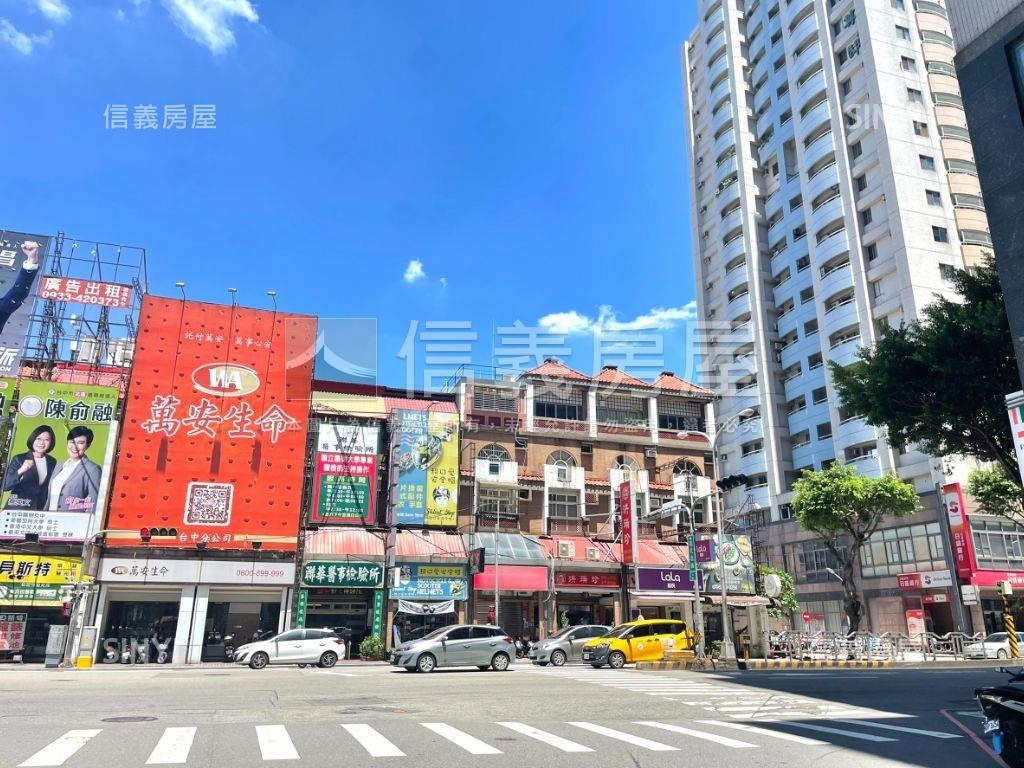 衛道新世界透店臨Ｔ字路口房屋室內格局與周邊環境