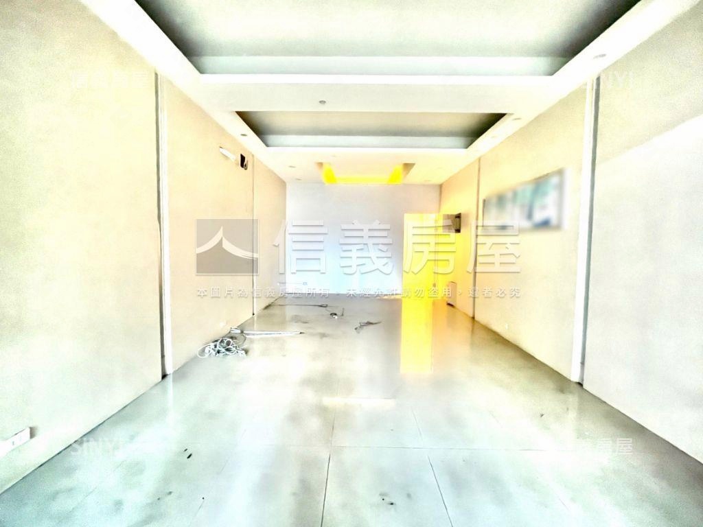 衛道新世界透店臨Ｔ字路口房屋室內格局與周邊環境
