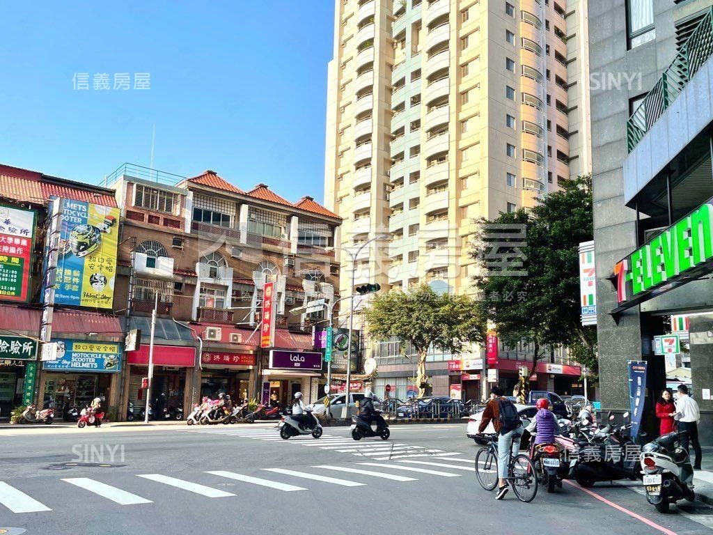 衛道新世界透店臨Ｔ字路口房屋室內格局與周邊環境