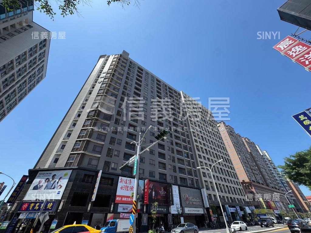 衛道新世界透店臨Ｔ字路口房屋室內格局與周邊環境