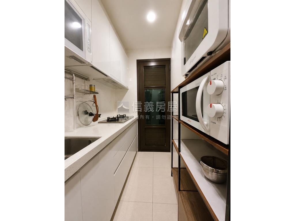 南屯微笑朝外三房雙衛平車房屋室內格局與周邊環境