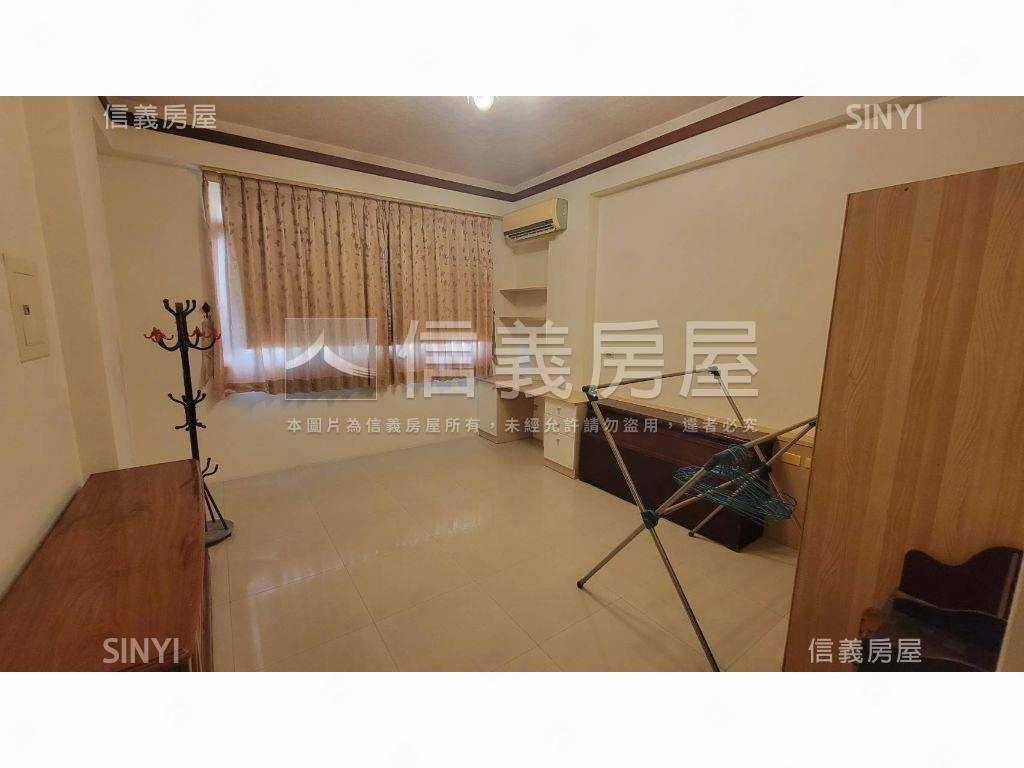 近陽明輕屋齡車庫透天房屋室內格局與周邊環境