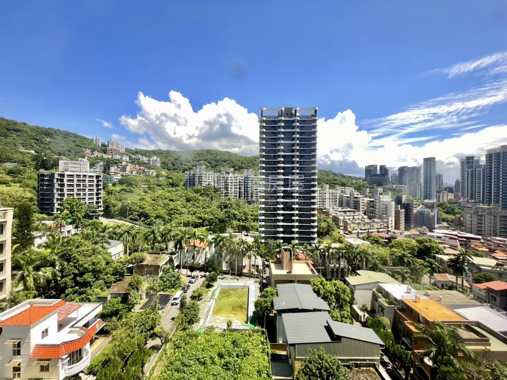 ＳＲＣ莊園中高樓邊間三房房屋室內格局與周邊環境