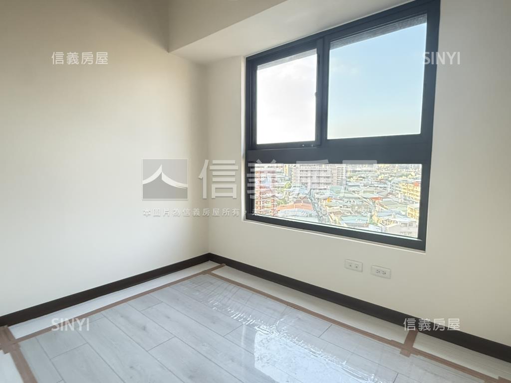 剛交屋。自由綠洲三房車位房屋室內格局與周邊環境