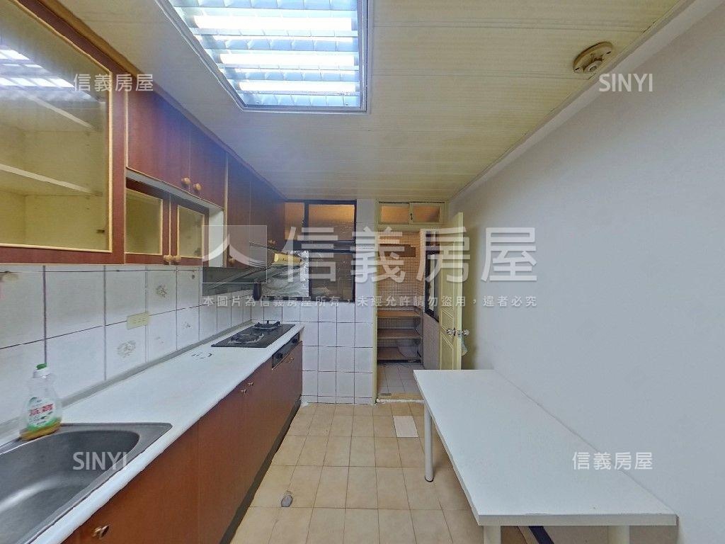 玫瑰賓士明園四房車位房屋室內格局與周邊環境