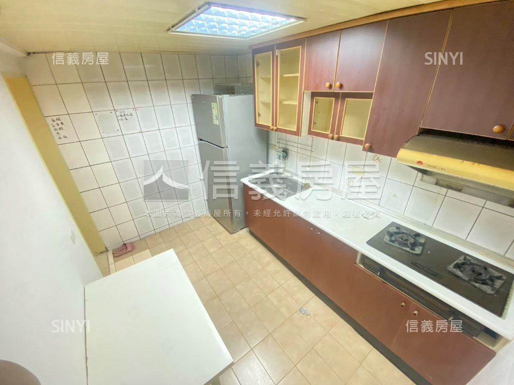 玫瑰賓士明園四房車位房屋室內格局與周邊環境