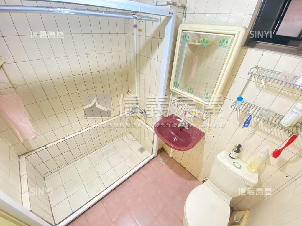 玫瑰賓士明園四房車位房屋室內格局與周邊環境