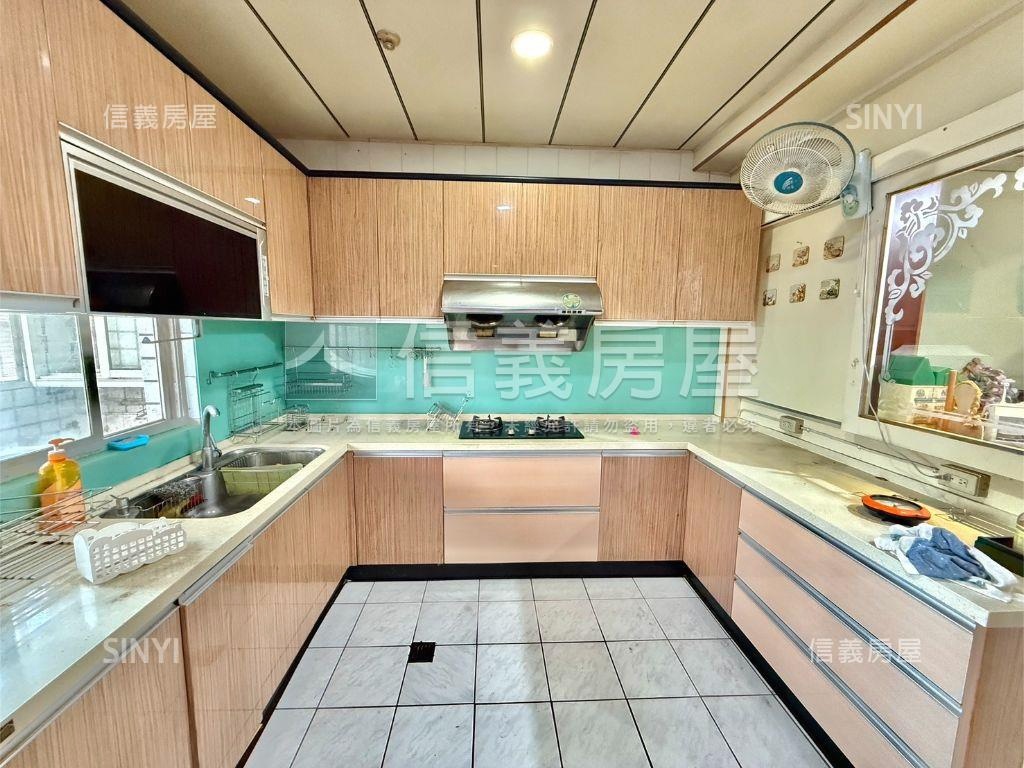 專任。廣豐上疊翡翠新都房屋室內格局與周邊環境