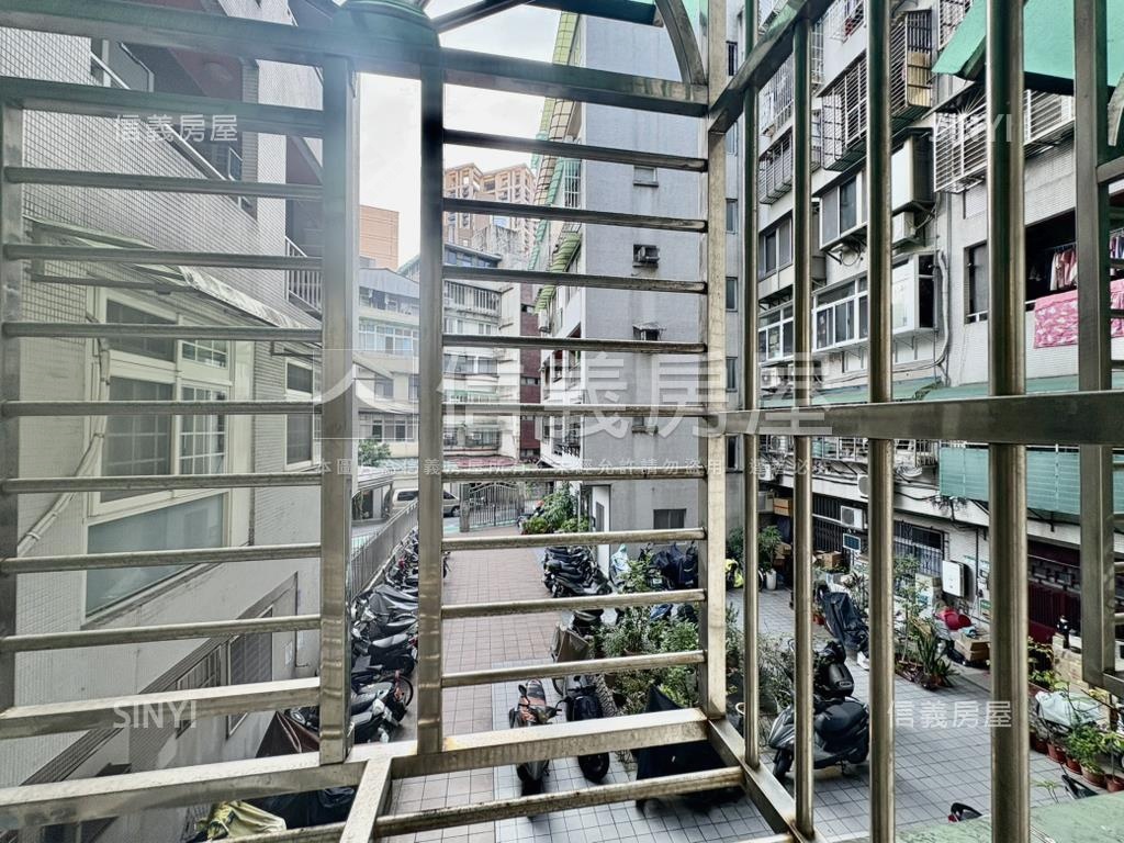 信義安和典雅三房房屋室內格局與周邊環境