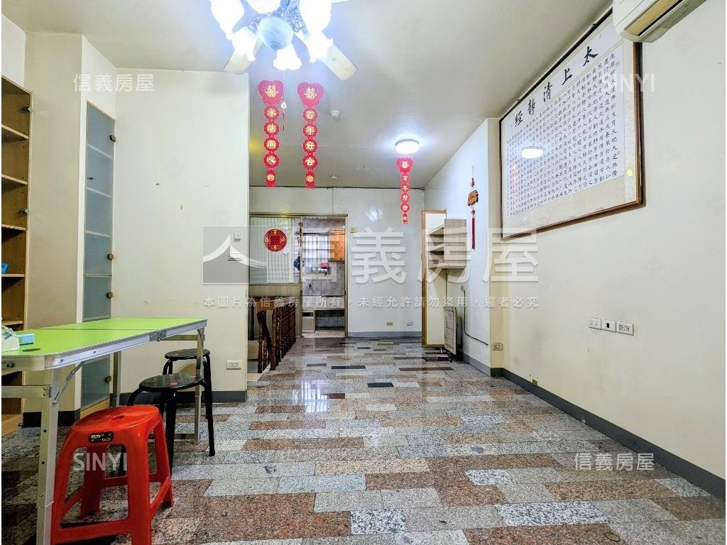捷運邊間金店面方便停車房屋室內格局與周邊環境