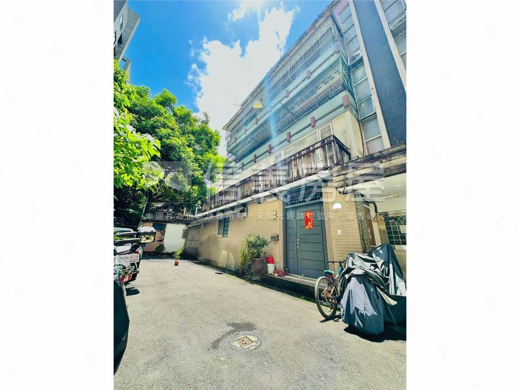 師大庭院一樓有車庫房屋室內格局與周邊環境