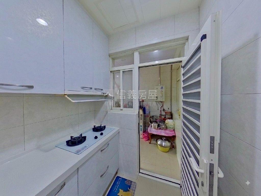 商城住辦一樓房屋室內格局與周邊環境