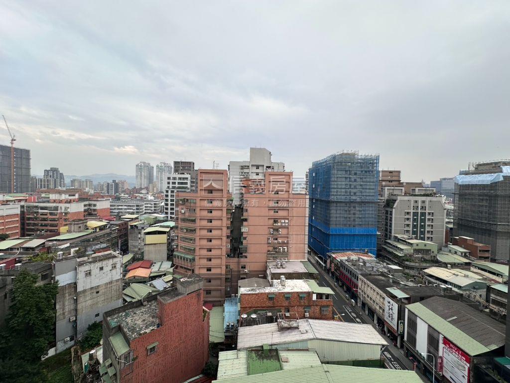 【專任】府中晶品裝潢套房房屋室內格局與周邊環境