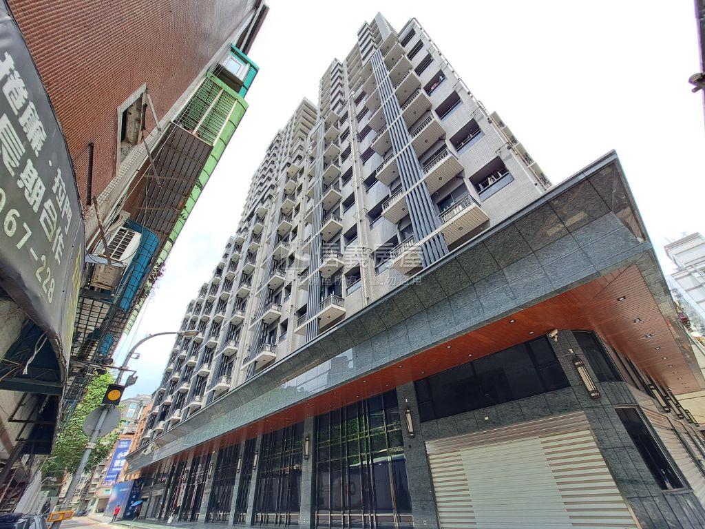 【專任】府中晶品裝潢套房房屋室內格局與周邊環境