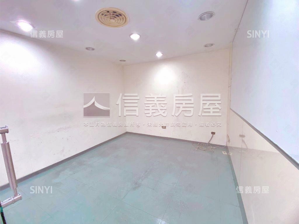 忠孝東捷運次高樓帷幕商辦房屋室內格局與周邊環境