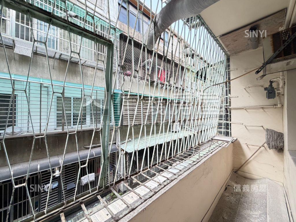 介壽國中黃金三樓房屋室內格局與周邊環境