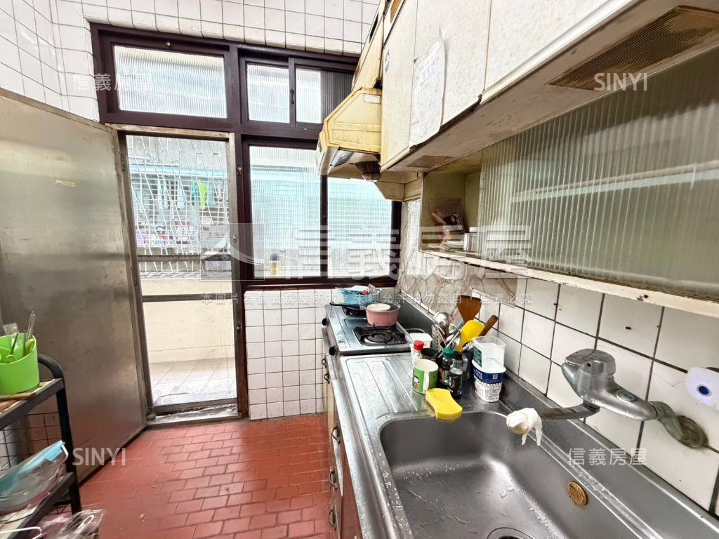 介壽國中黃金三樓房屋室內格局與周邊環境