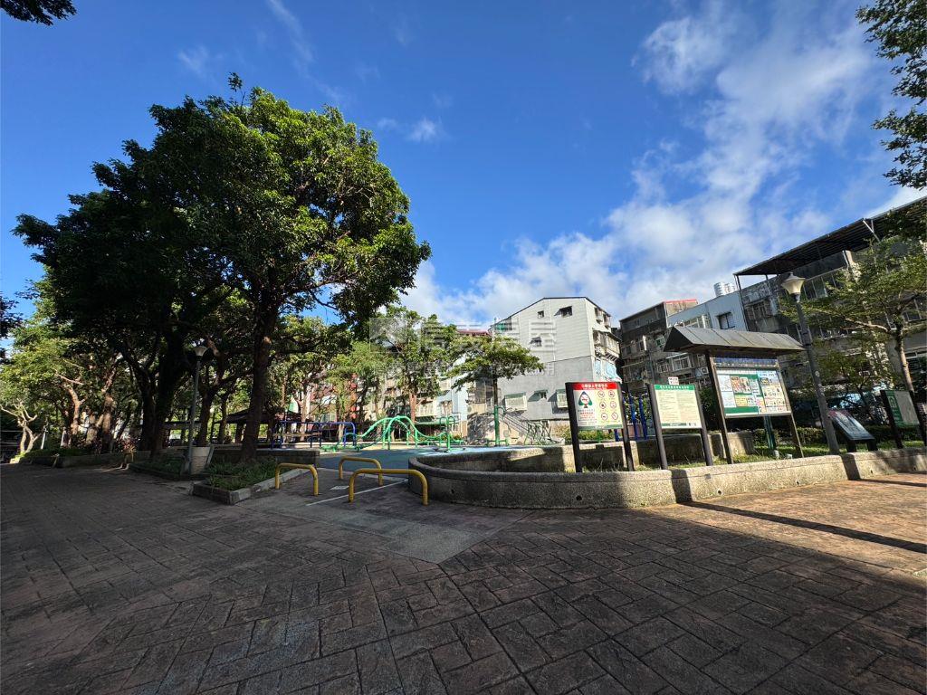 行政套房隔間收租房屋室內格局與周邊環境