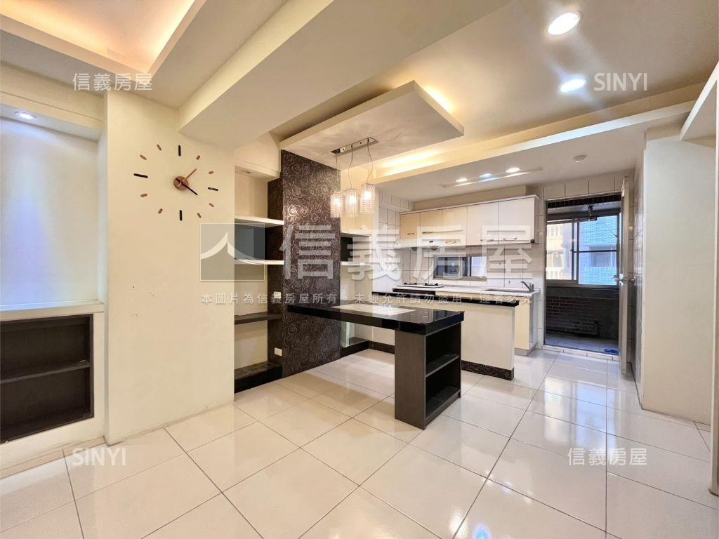 寶璽皇冠４房雙車位房屋室內格局與周邊環境