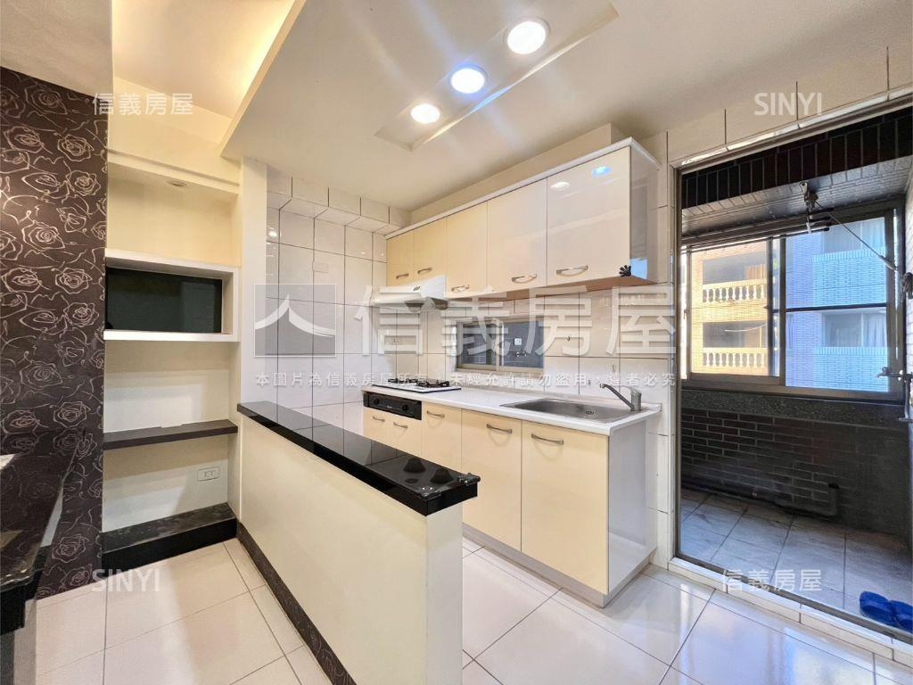 寶璽皇冠４房雙車位房屋室內格局與周邊環境