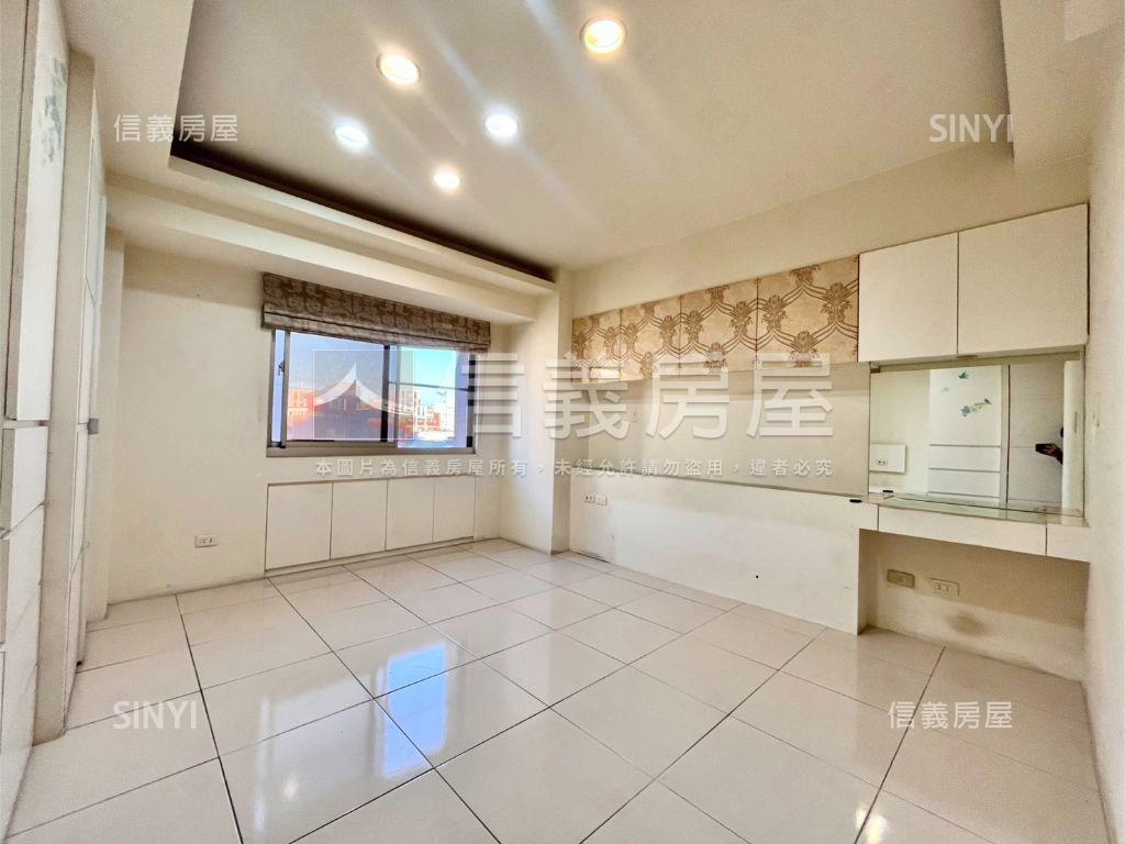 寶璽皇冠４房雙車位房屋室內格局與周邊環境