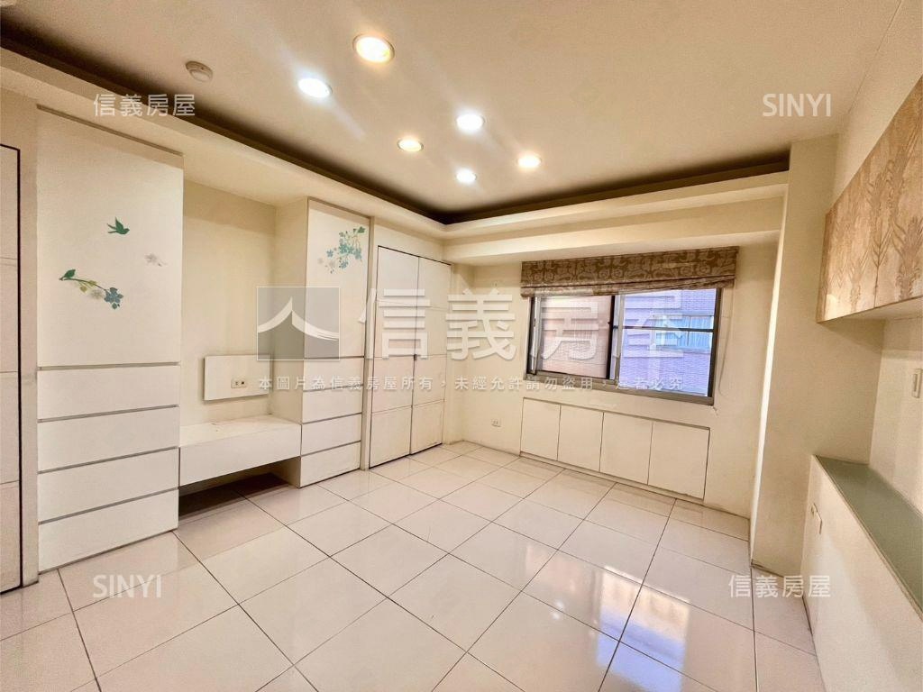 寶璽皇冠４房雙車位房屋室內格局與周邊環境