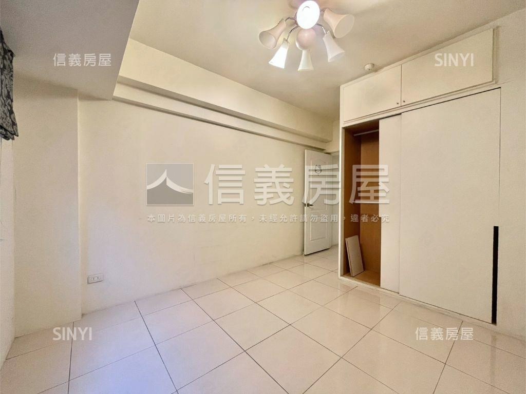 寶璽皇冠４房雙車位房屋室內格局與周邊環境