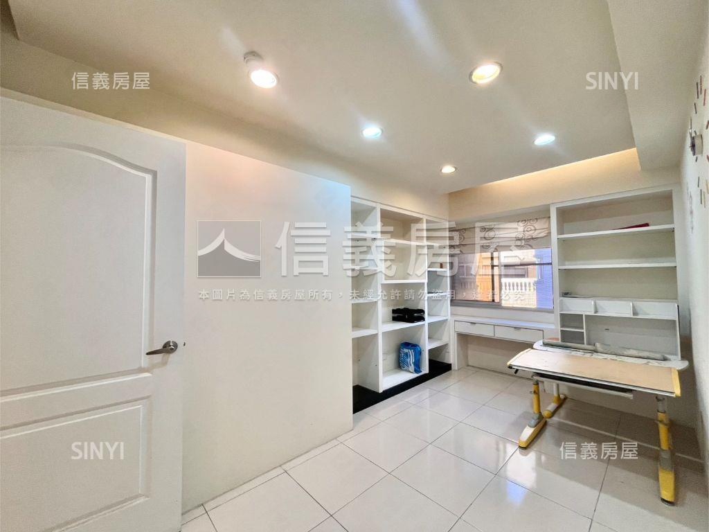 寶璽皇冠４房雙車位房屋室內格局與周邊環境